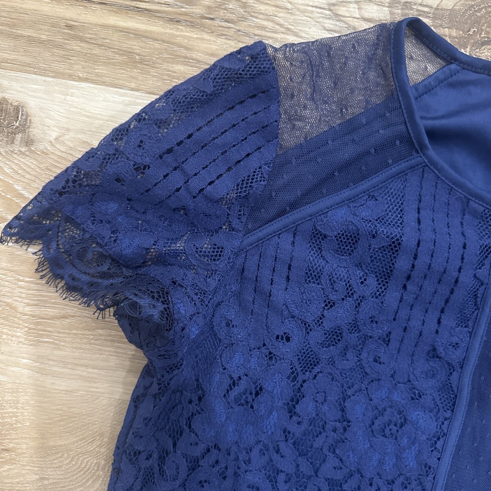 Express Weomens Blue Lace Short Sleeve See Thru Sleeve Button Back Size S - Picture 4 of 7